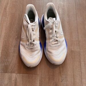 Lululemon Running sneaker